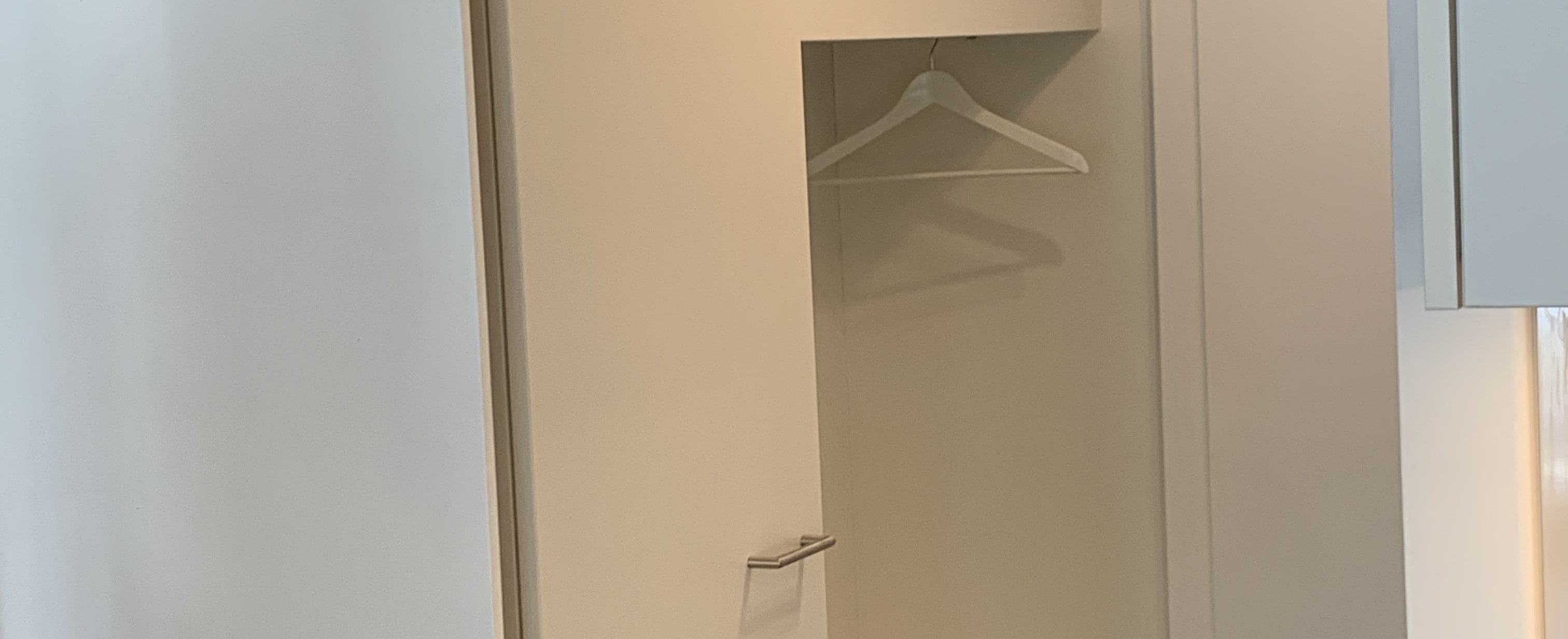 /news/28-Garderobe-Ferienhaus/olivers-schreinerei-garderobe-schmal.jpg