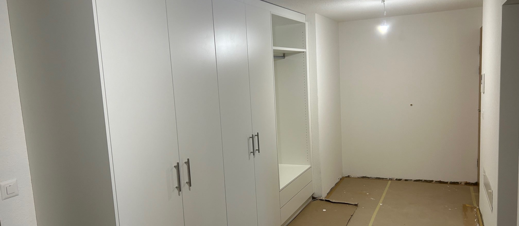 /news/34-Garderobe-Eingangsbereich/olivers-schreinerei-garderobe-schmal.jpg