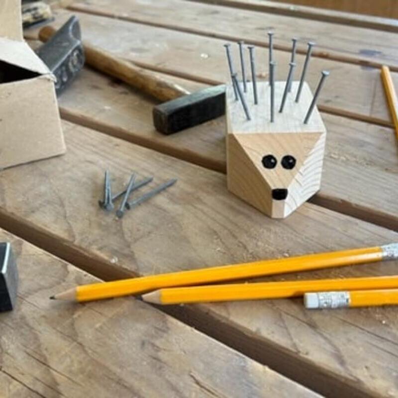 Kindergarten zu Besuch bei Oliver's Schreinerei